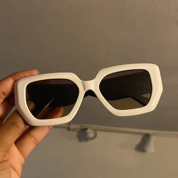 2022 Gucci Glasses - Picture 2 of 5